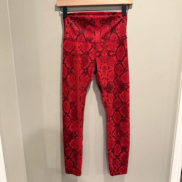 Lululemon Wunder Under High Rise Leggings Size 4 Ziggy Snake Red Tide Cranberry - Picture 4 of 13